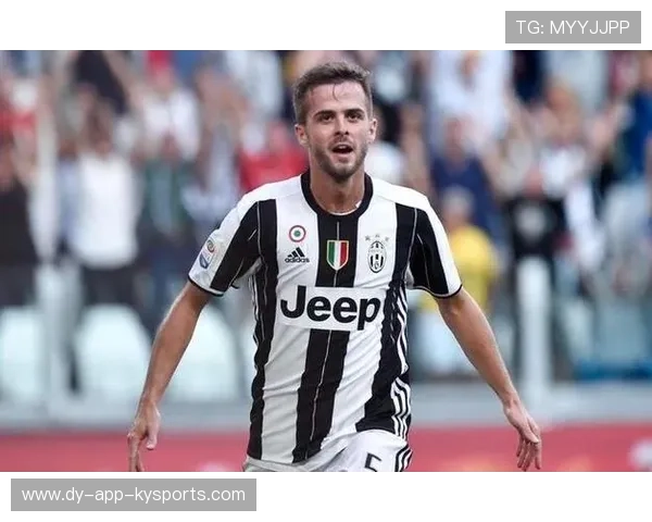 AC米兰球员皮亚尼奇在联赛中展现出色发挥，皮亚尼奇助攻c罗贴地斩