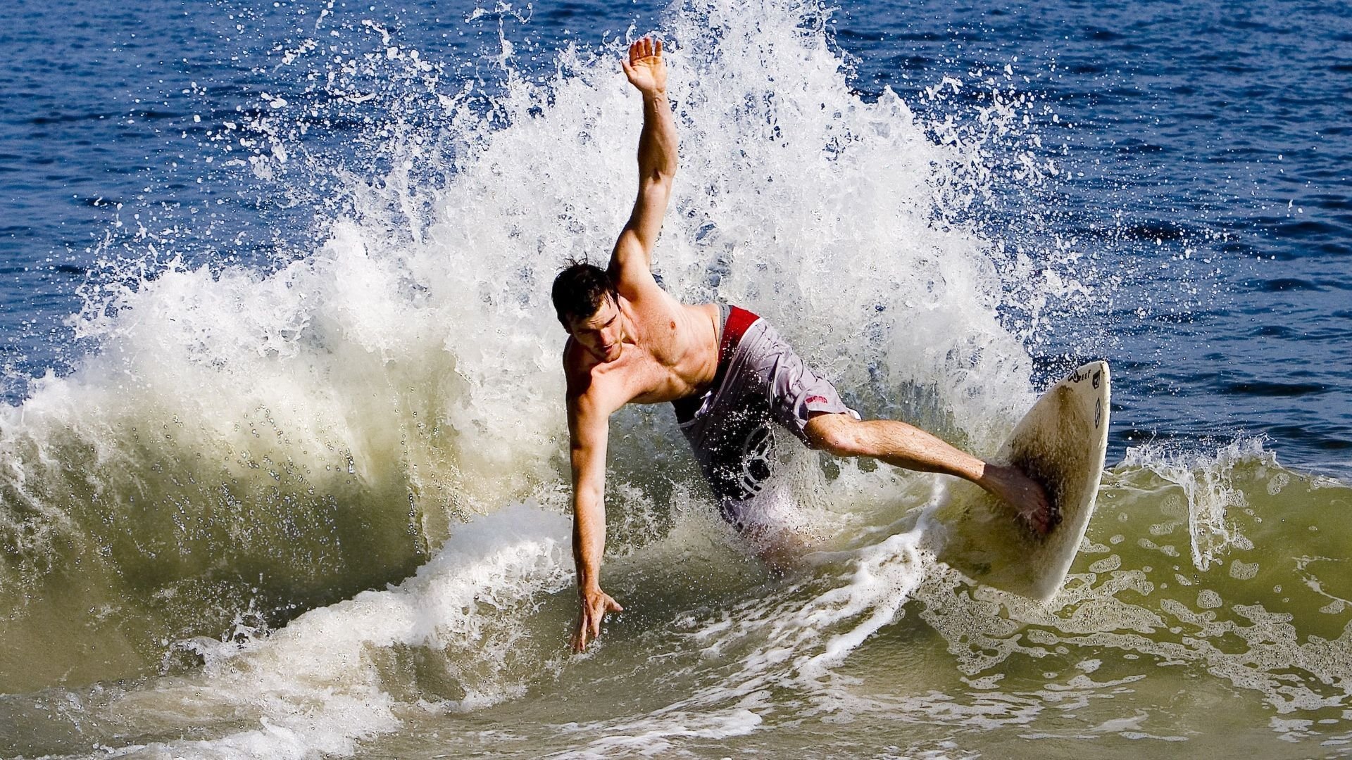 德甲比赛中高强度跑动与体能消耗的监测分析，德甲最高时速